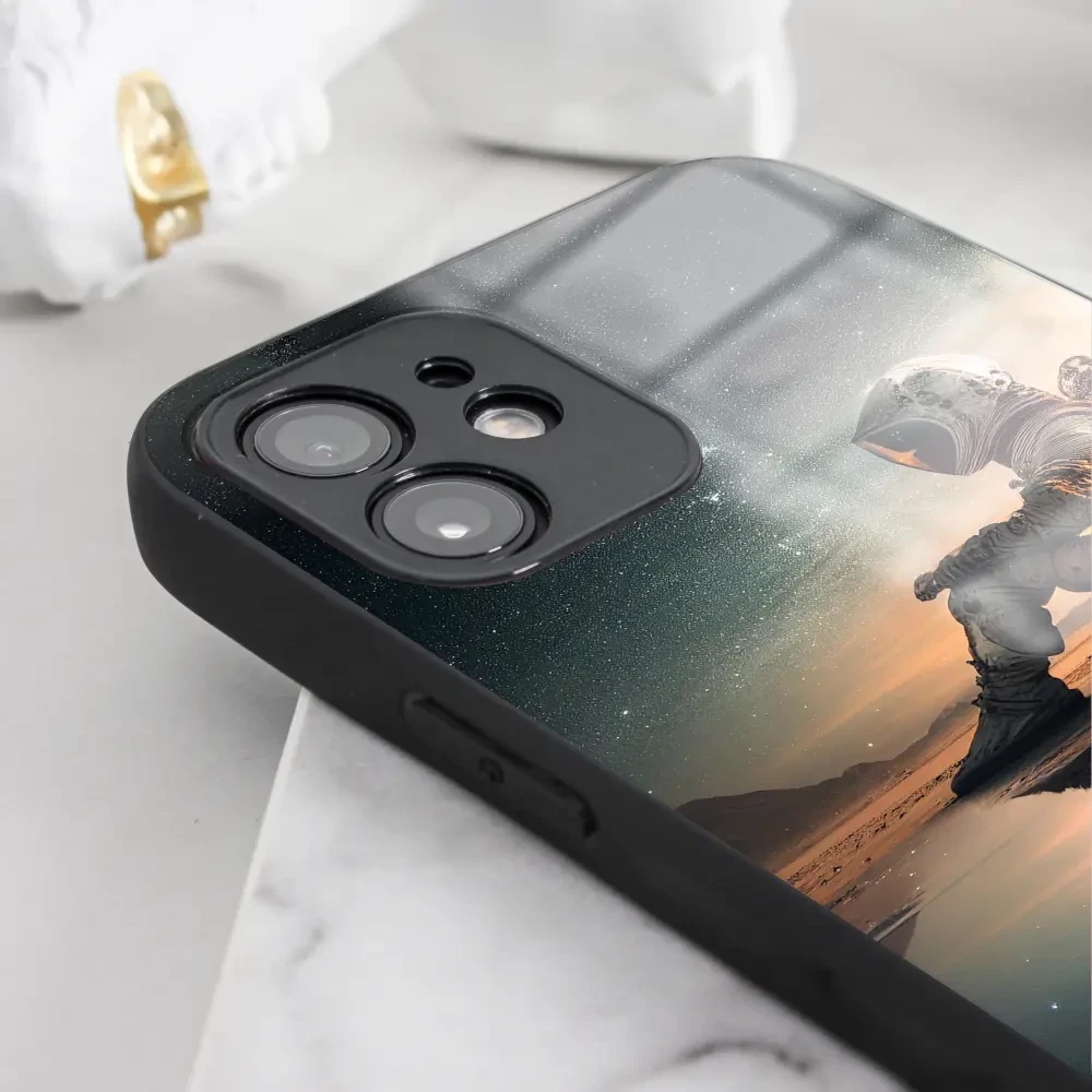 Lesklý kryt Mobiwear Glossy - Apple iPhone 12 Pro - G003G Astronaut na samotce