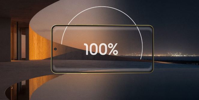 Motorola Signature displej 6,8 palce LTPO AMOLED 165Hz 6200 nitů