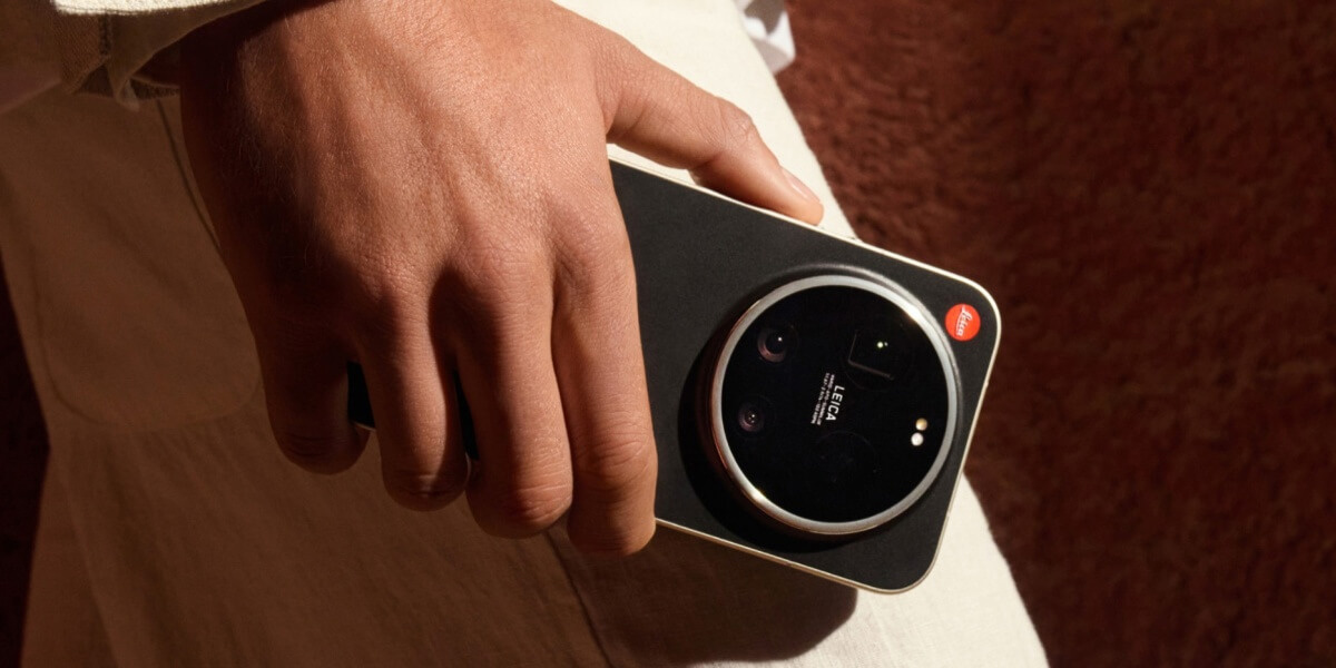 Xiaomi 17 Ultra v ruce s fotoaparátem Leica, focení v terénu