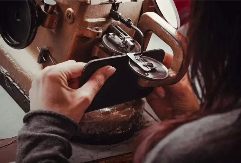 Horizontální kožené pouzdro FIXED Posh na opasek, vel. 4XL+ (plus), černé