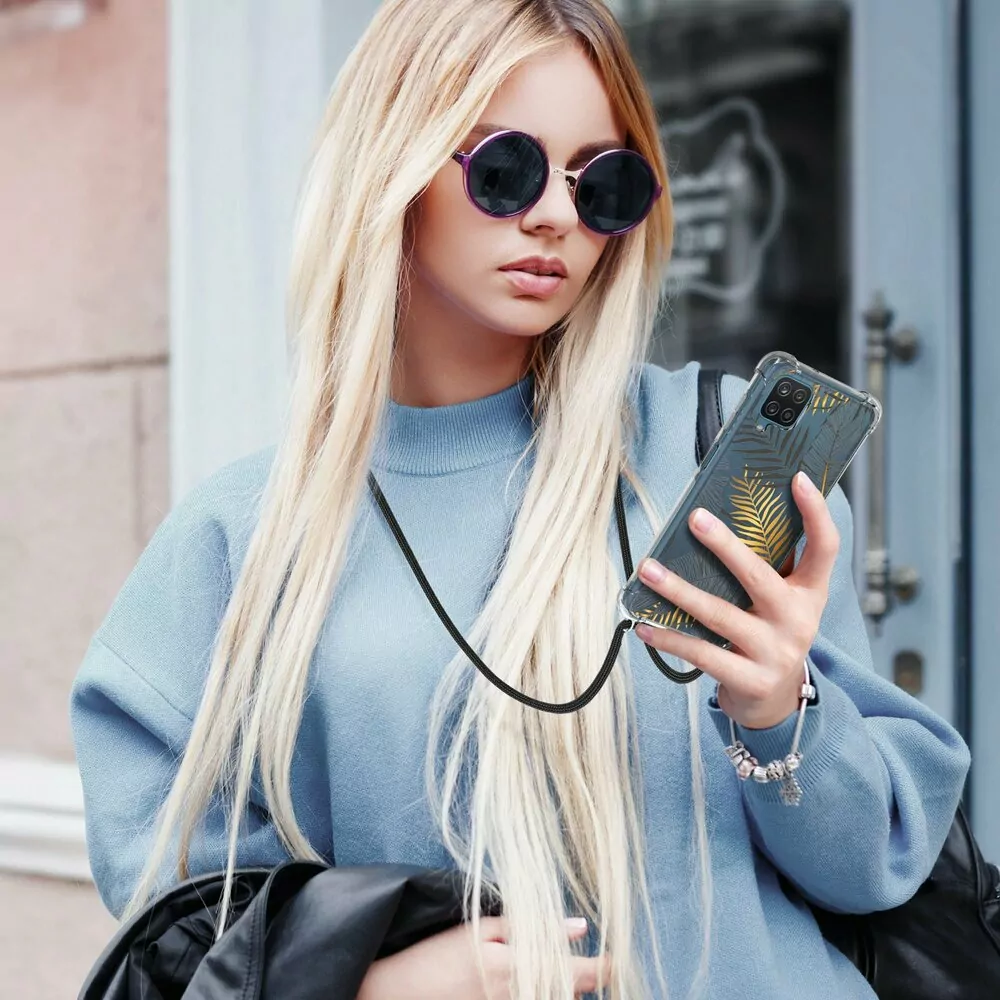 Pevné silikonové pouzdro kwmobile Crossbody na mobil Samsung Galaxy A12 / M12 čiré s popruhem Palm Leaves