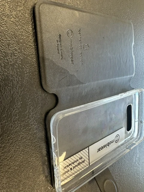 Kožené flip pouzdro Mobiwear - Samsung Galaxy S10e - Černé - trochu polité saponátem