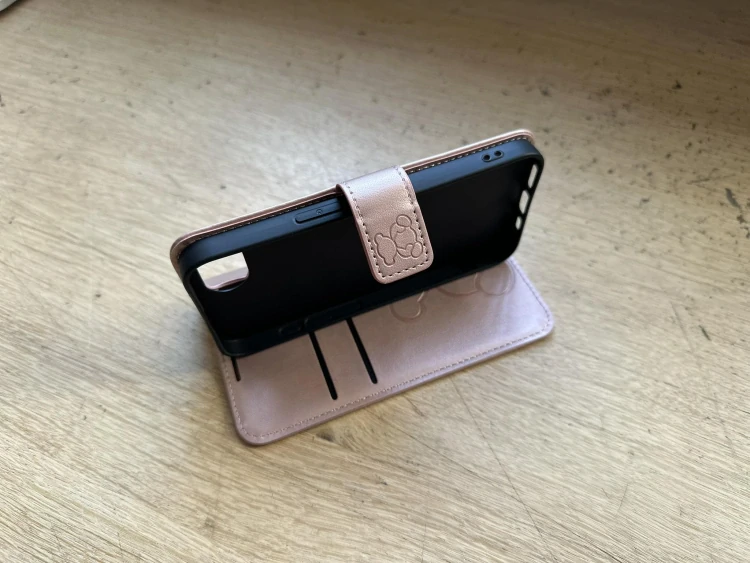 Flipové pouzdro MEZZO Book – iPhone 16e / iPhone 17e, medvídek, zlatě růžové