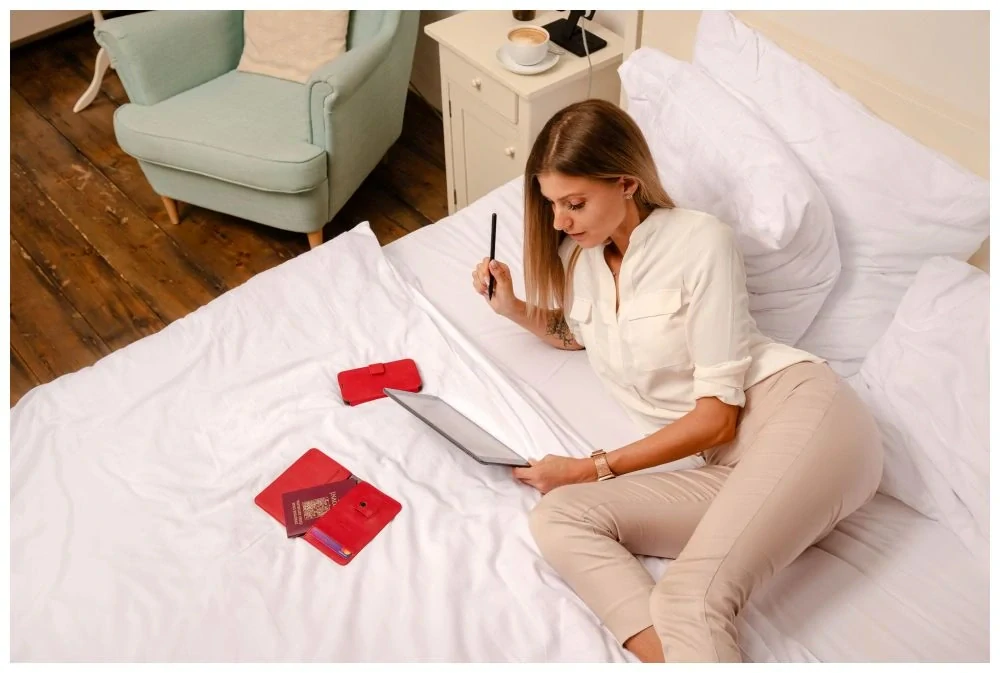 Flip knížkové kožené pouzdro Fixed ProFIT - Apple iPhone 16 Pro - černé