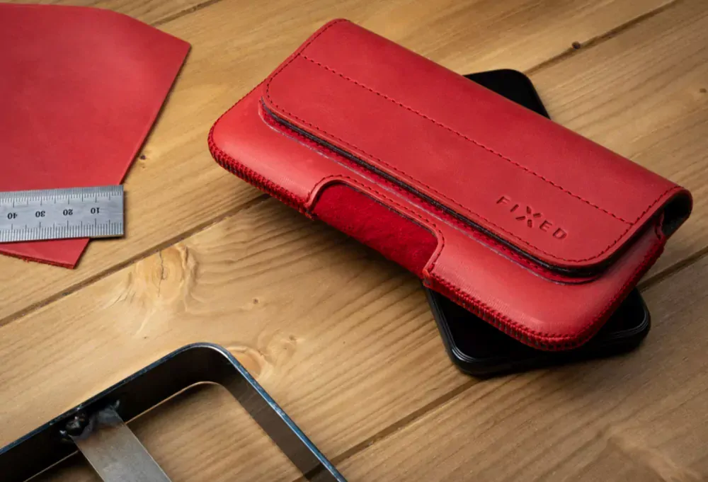 Horizontální kožené pouzdro FIXED Posh na opasek, vel. 4XL+ (plus), červené