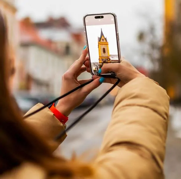 Crossbody pouzdro FIXED Pure Neck - Samsung Galaxy A15 / A15 5G s popruhem přes rameno - čiré - černá šňůrka
