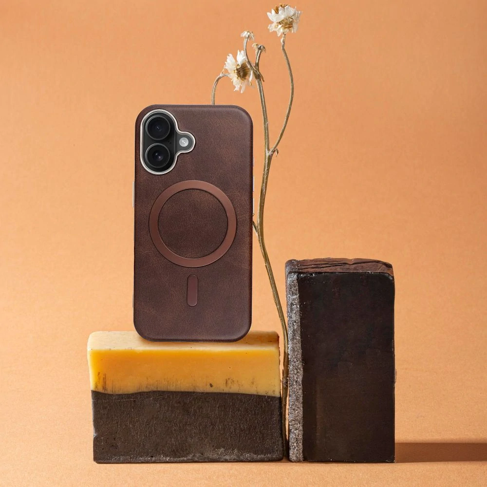 Gentleman Mag Cover iPhone 17 – hnědý kryt
