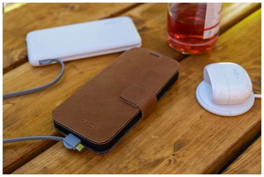 Flip knížkové kožené pouzdro Fixed ProFIT - Apple iPhone 16 Pro - černé