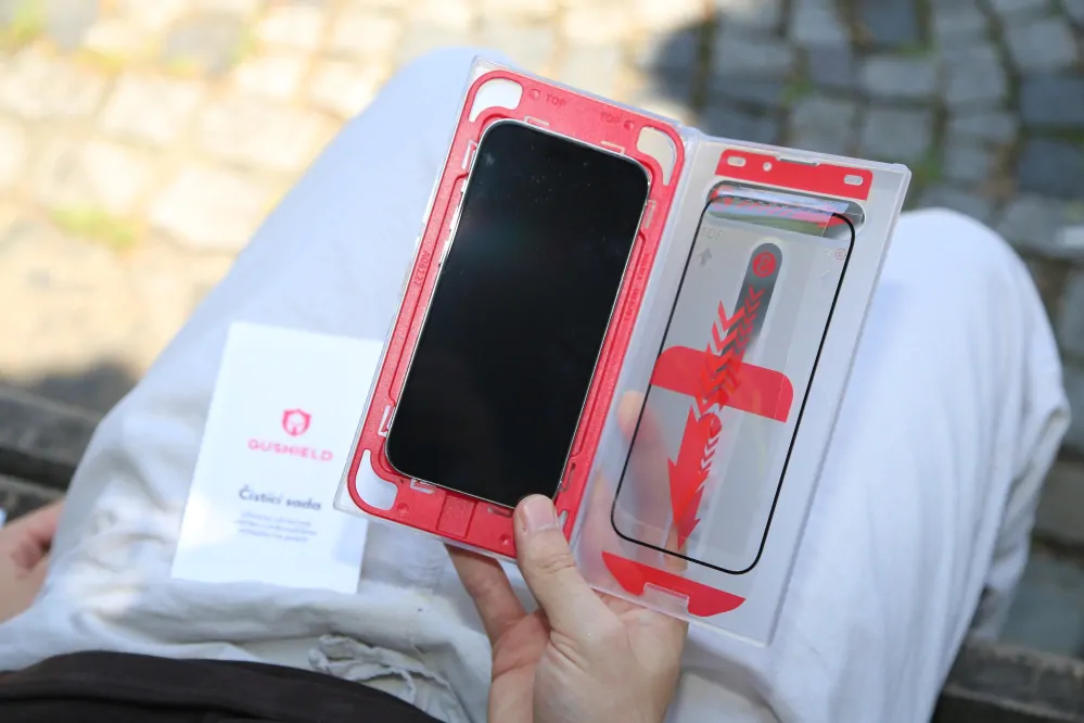 Ochranné 3D sklo Gushield GUG014 - Apple iPhone 15 Plus s aplikátorem (0745314106634)